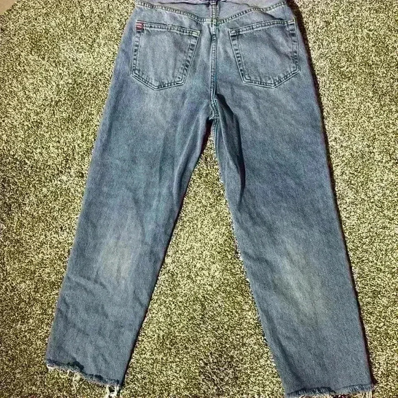 BDG Urban Outfitters Jeans Women’s 26 Light Wash Denim High Rise Raw Hem - Picture 9 of 10